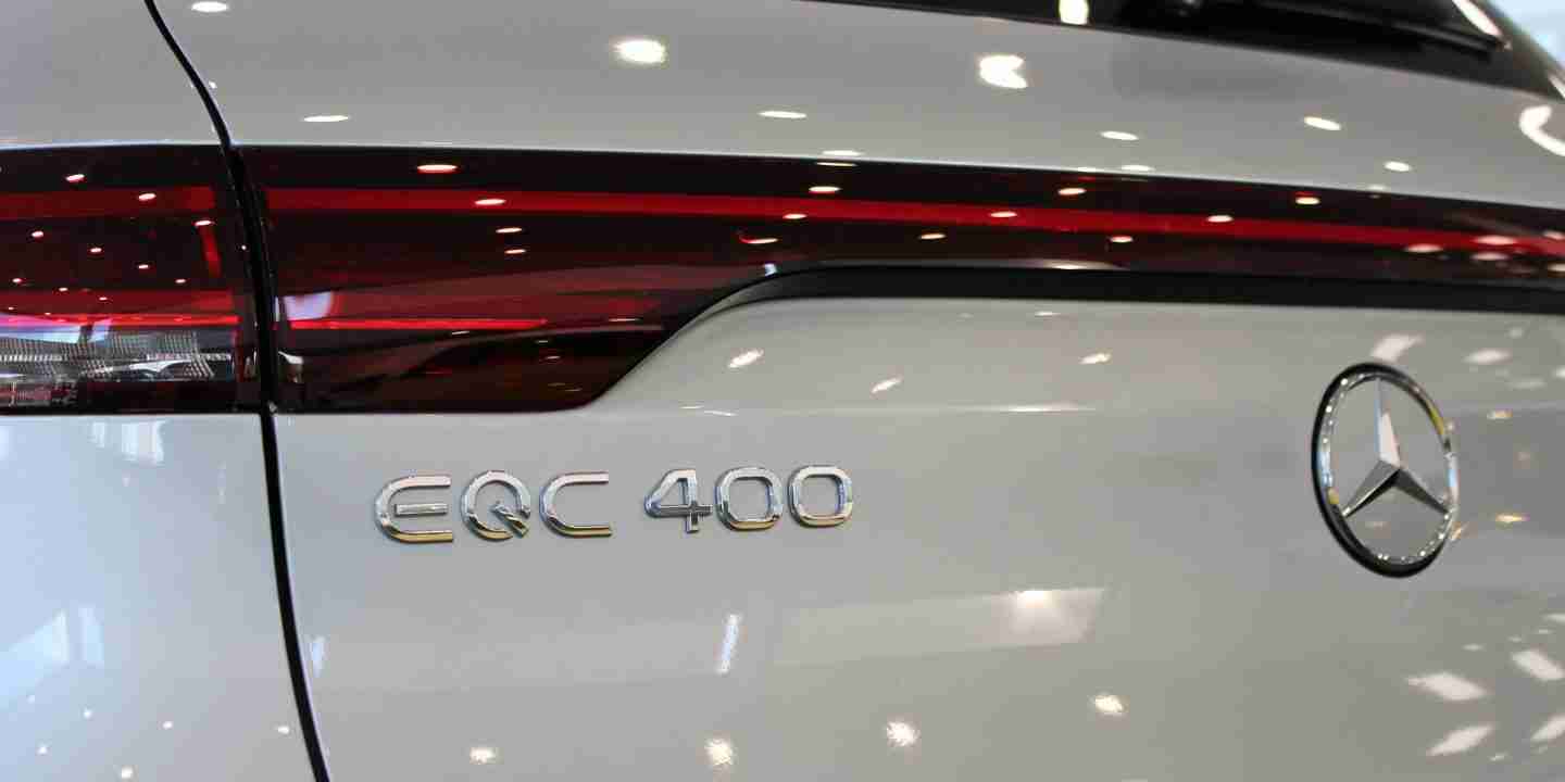 Contacto: Mercedes-Benz EQC 400 1