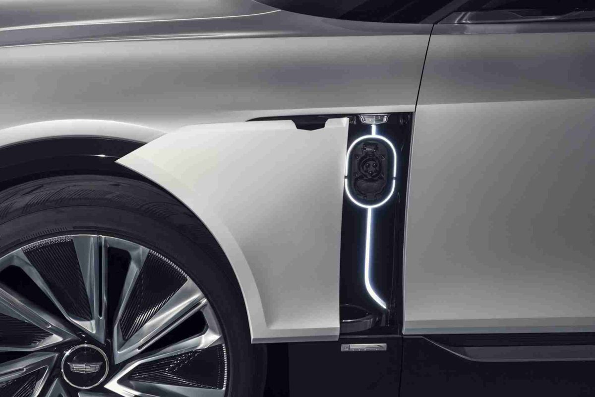 El Cadillac Lyriq es un nuevo problema para Tesla 2