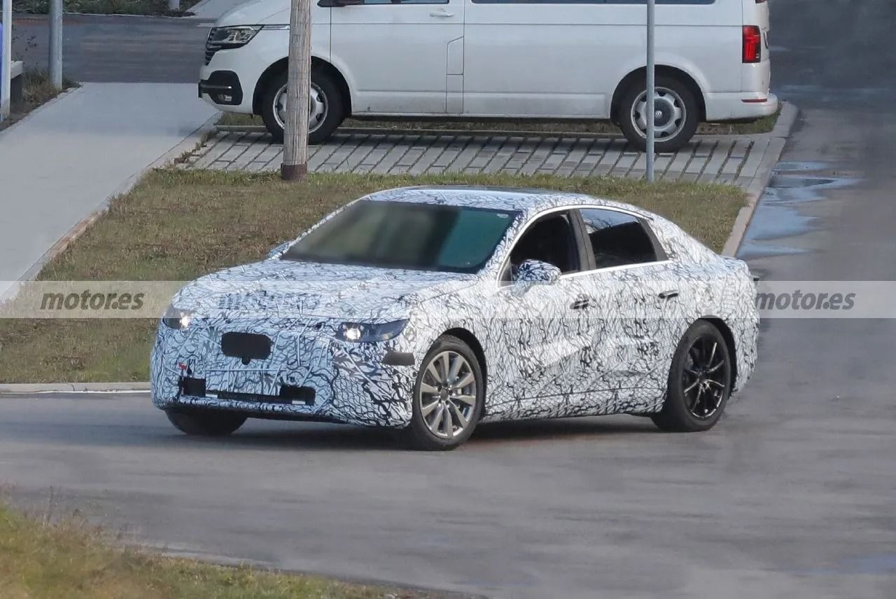 Auto de pruebas con camuflaje