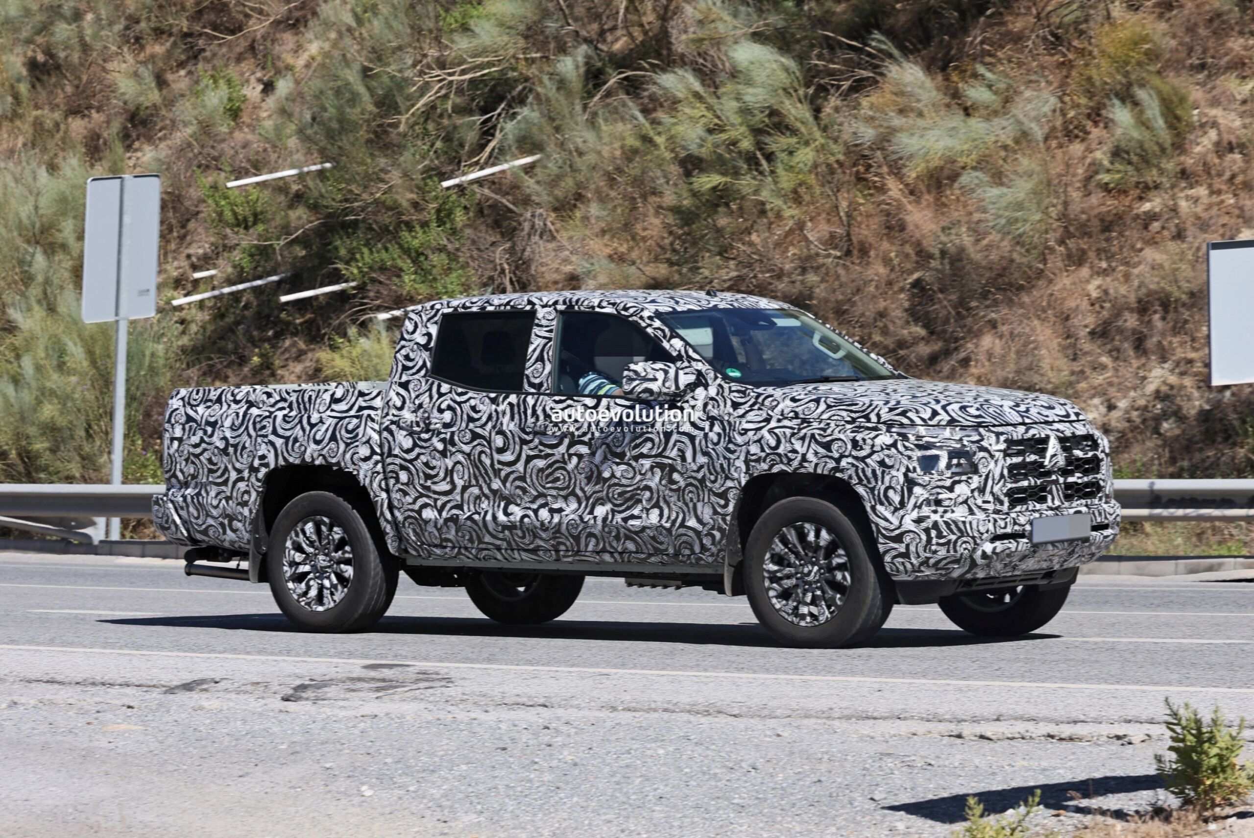 Mitsubishi l200 | triton | montero sport (2023)