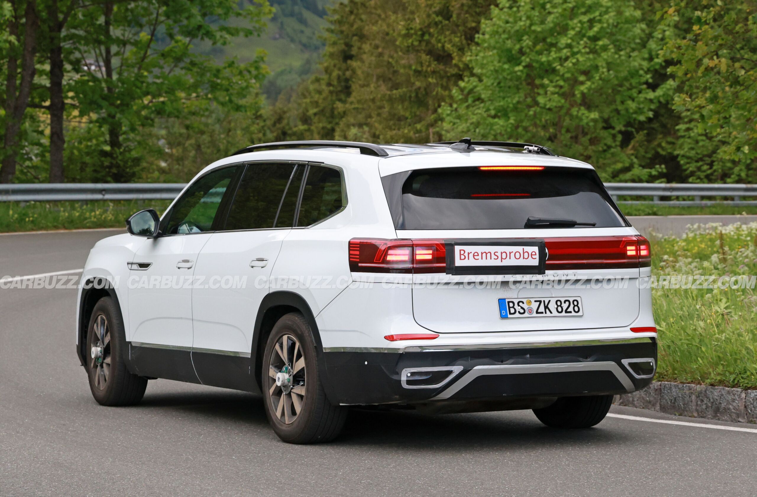 Volkswagen atlas test mule spy shot