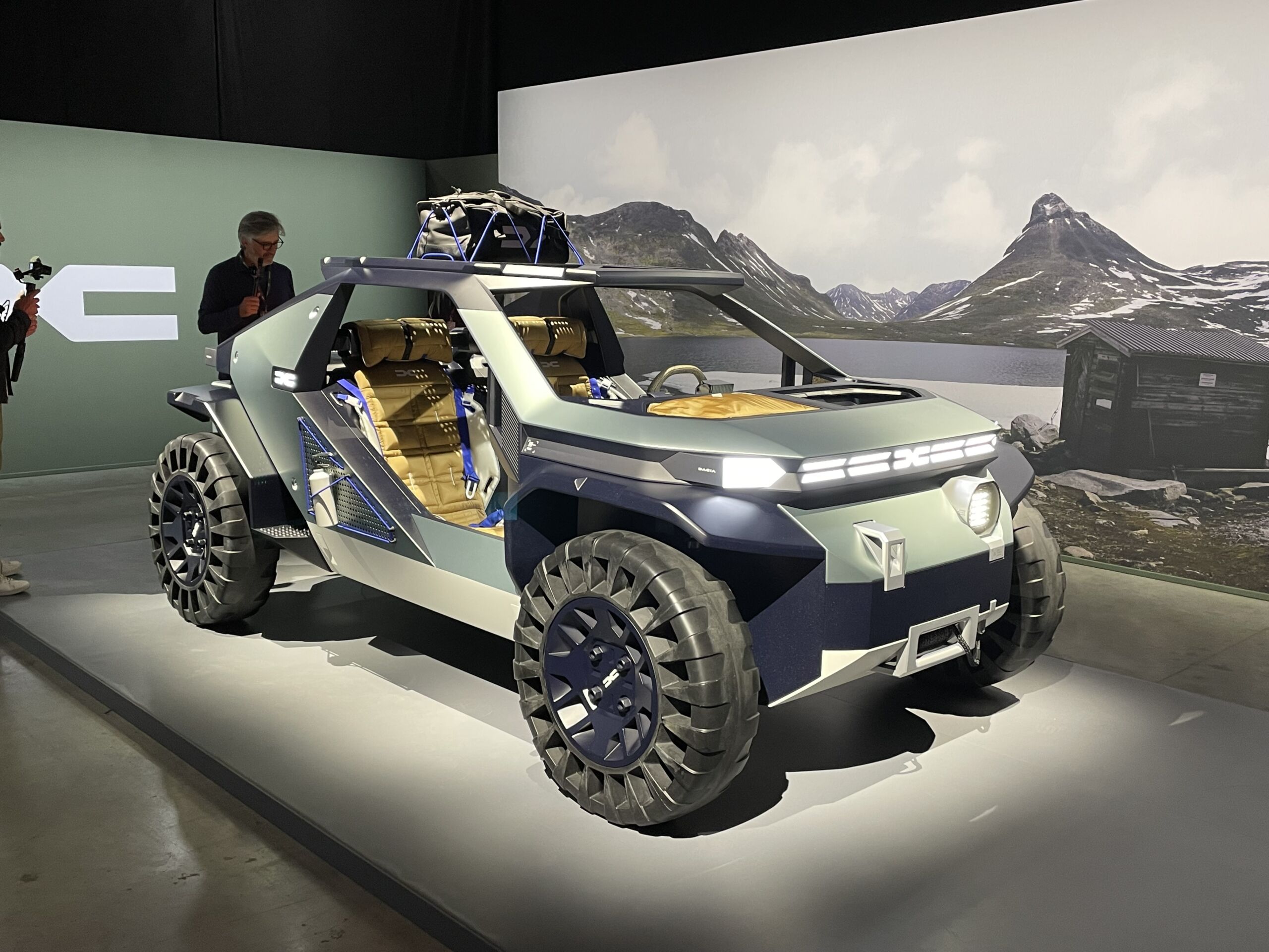 Dacia manifesto concept (2022) | sandrider (2024)