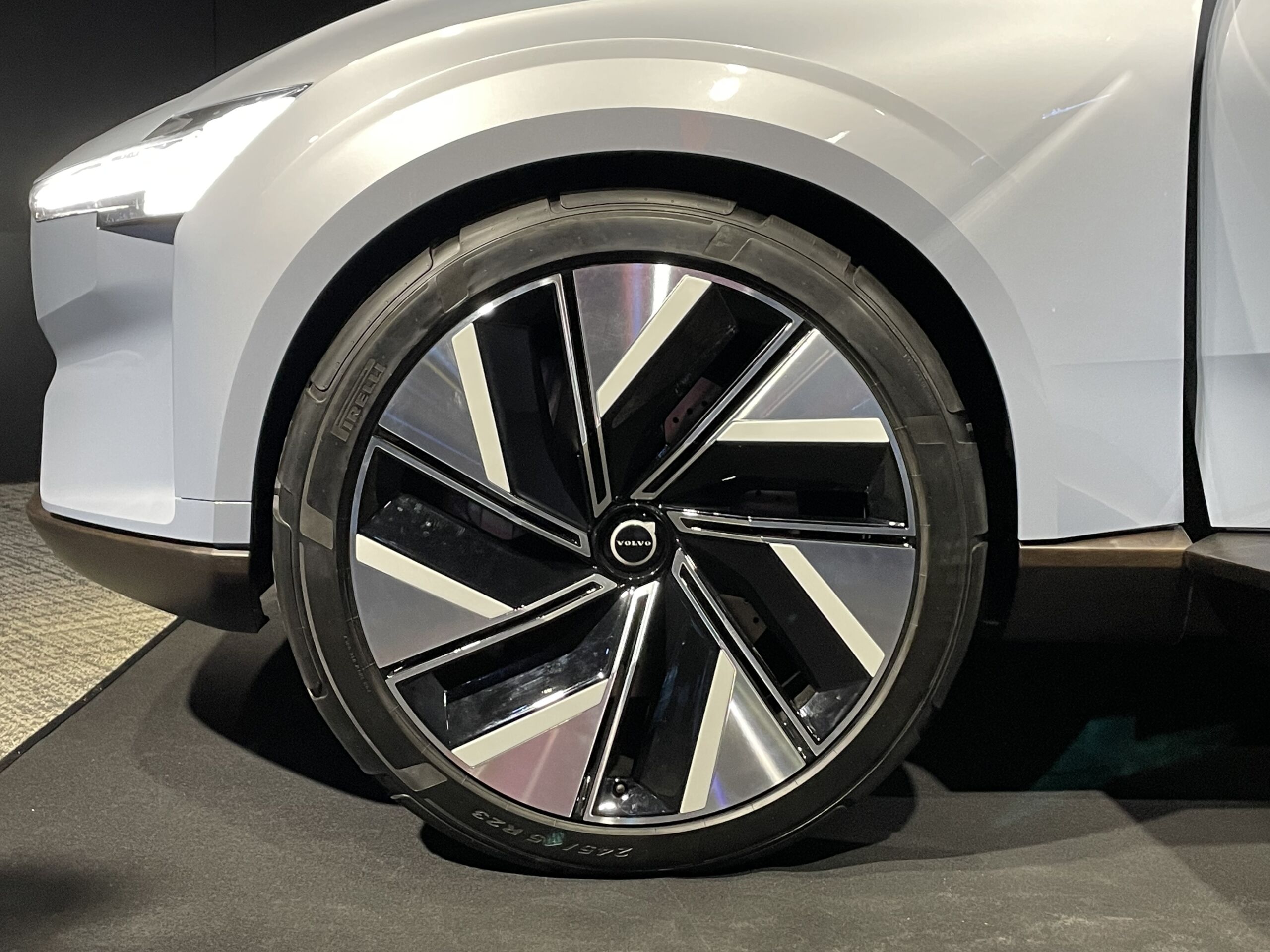 Volvo concept recharge (2021)