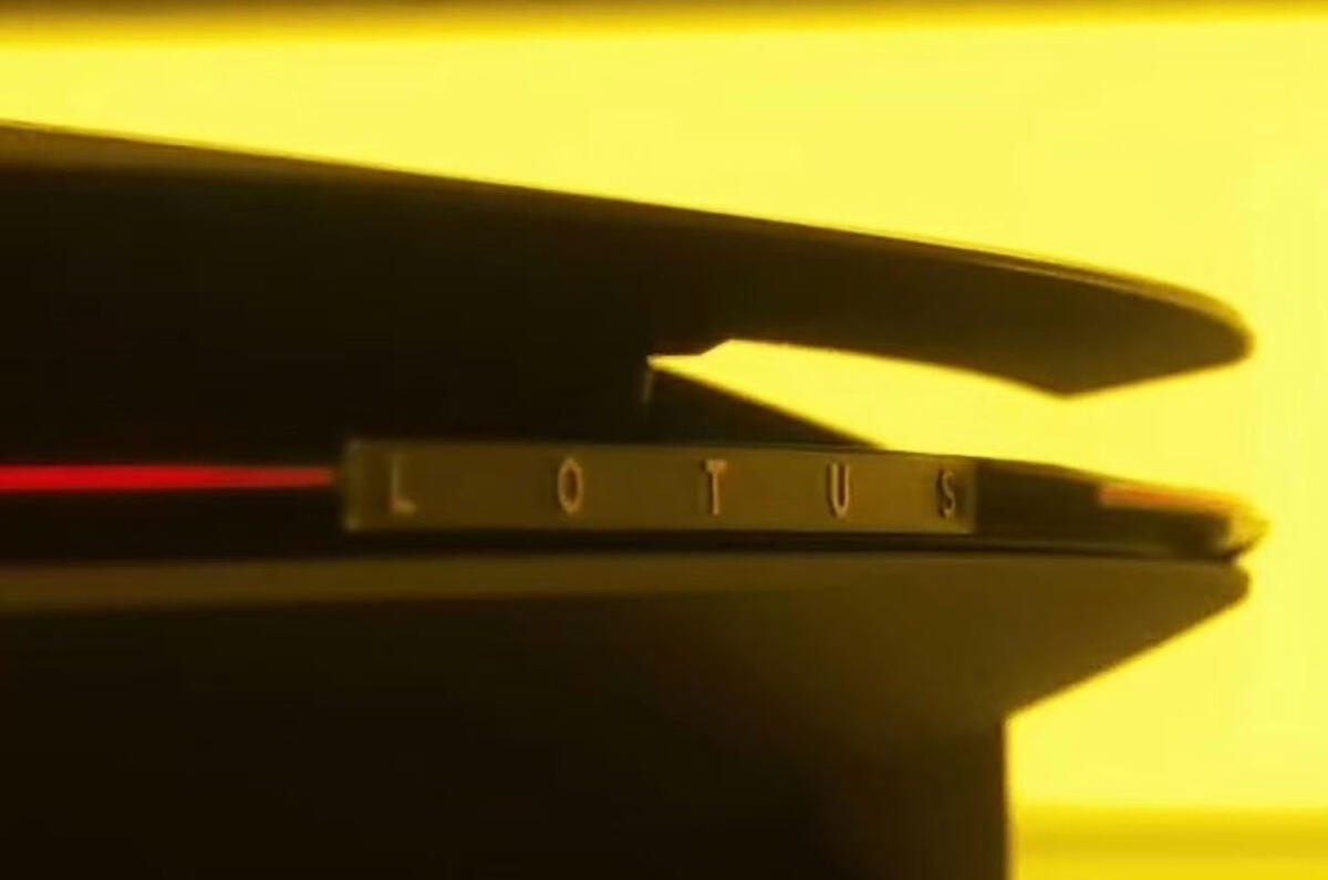 Lotus theory 1 teaser trasero