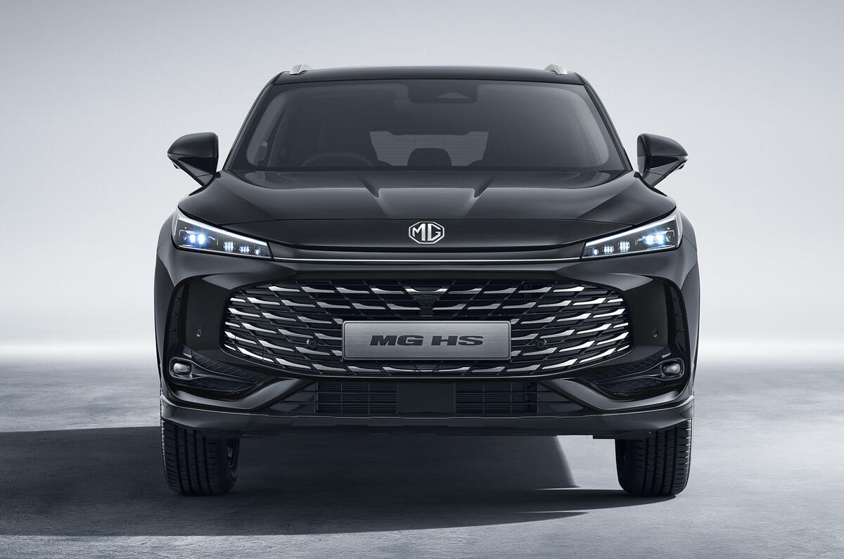 Mg hs 2024 con parrilla delantera negra