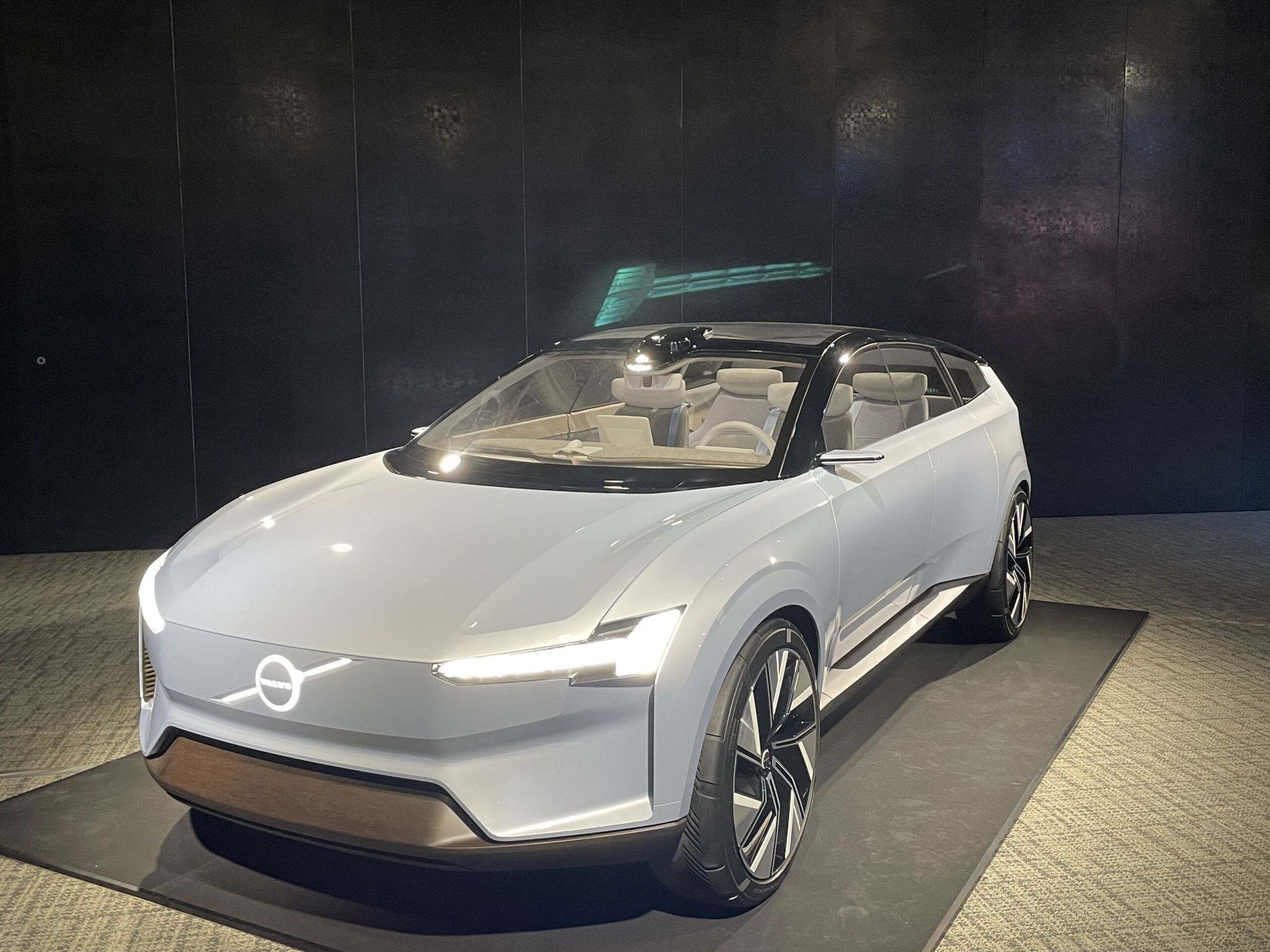 Volvo concept recharge (2021)