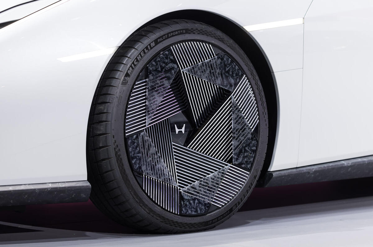 Honda 0 series saloon wheel detail