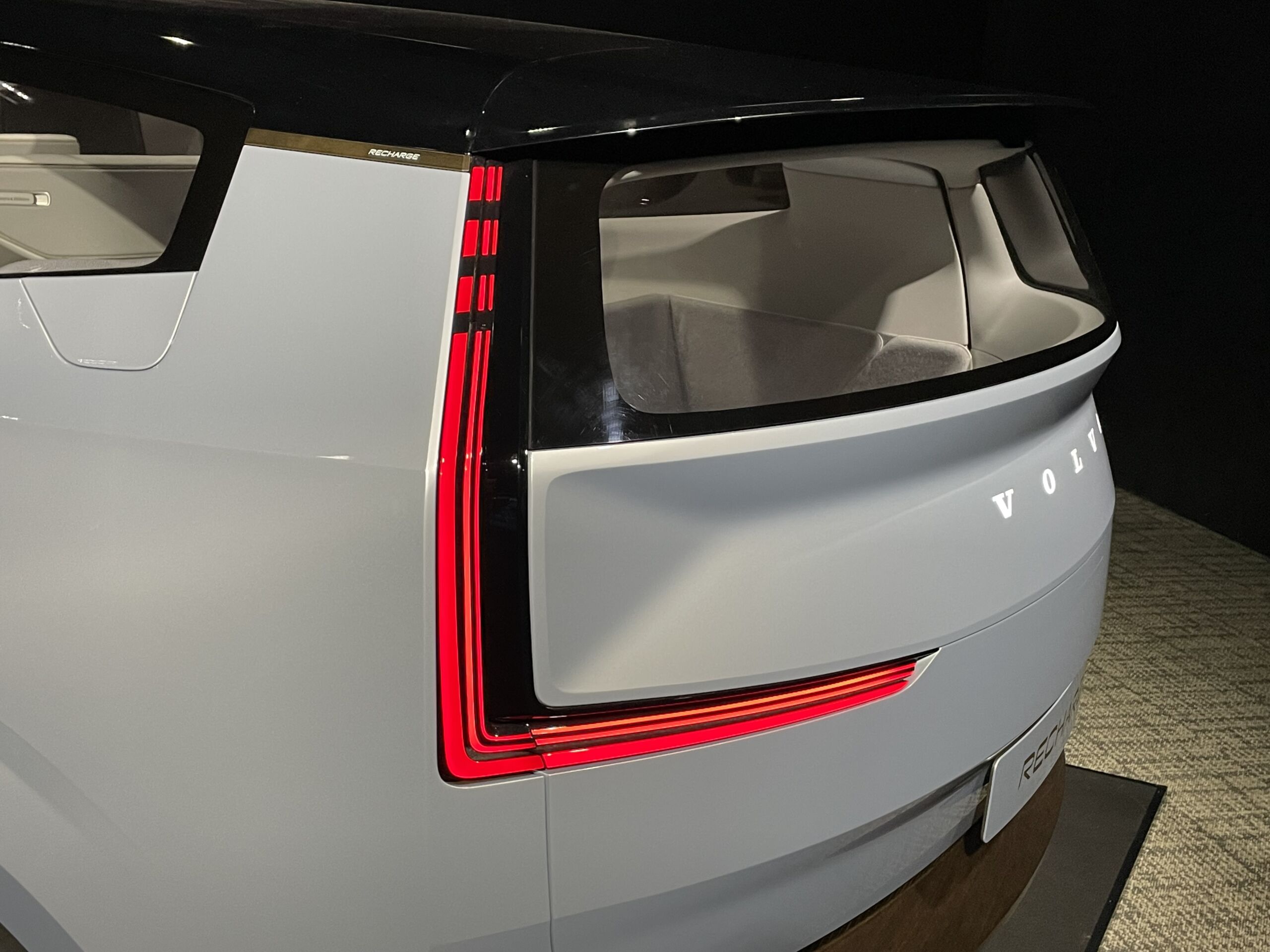 Volvo concept recharge (2021)
