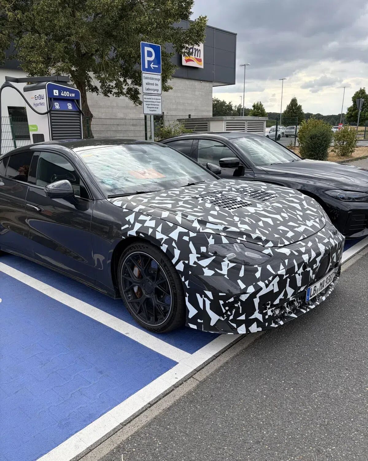 Kijk, er komt een nóg extremere variant van de 1. 169 pk sterke amg gt 4-door