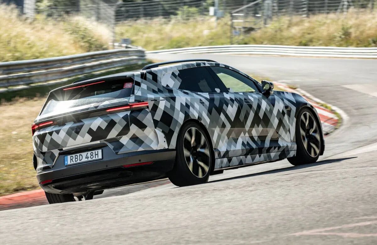 Polestar 4-station met achterruit laat zich zien tijdens touristenfahrten!