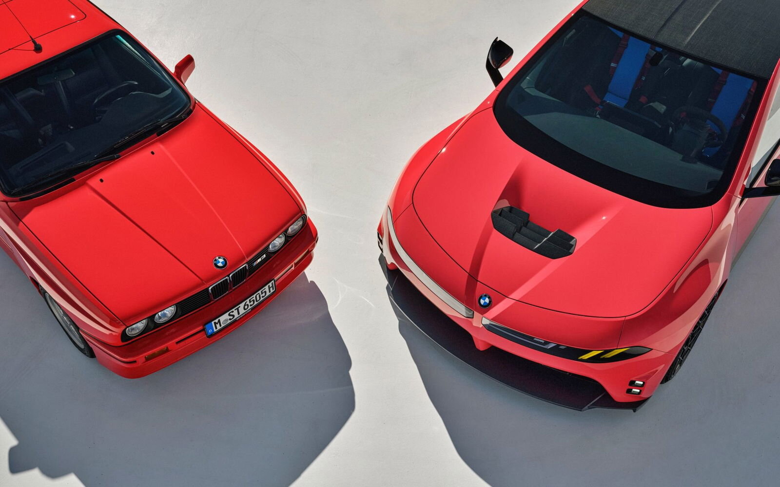 Nuevas imágenes del bmw m3 neue klasse de 1. 000 cv, esta vez junto a su abuelo, el m3 e30