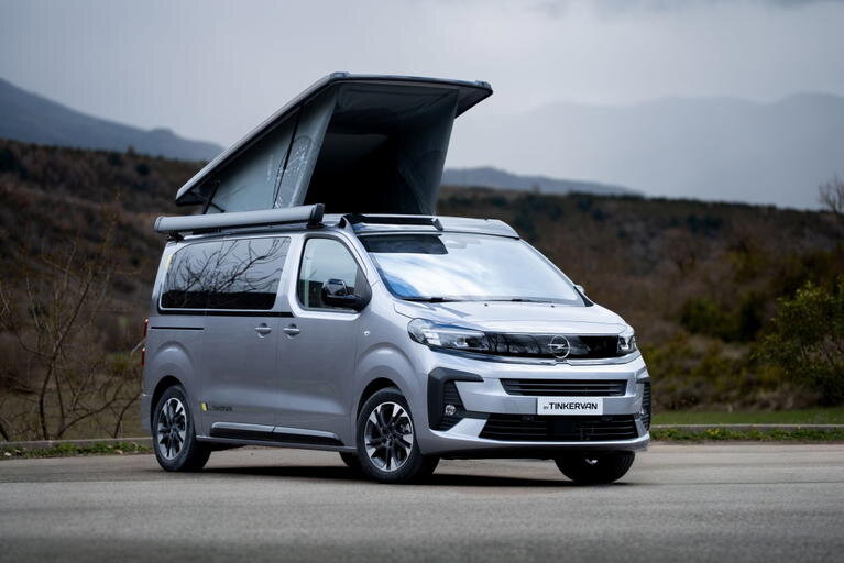 Como una vw california pero unos 30. 000 € más barata, es la camper perfecta para escapadas con sus 180 cv y dos camas dobles