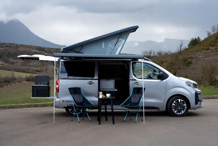 Como una vw california pero unos 30. 000 € más barata, es la camper perfecta para escapadas con sus 180 cv y dos camas dobles