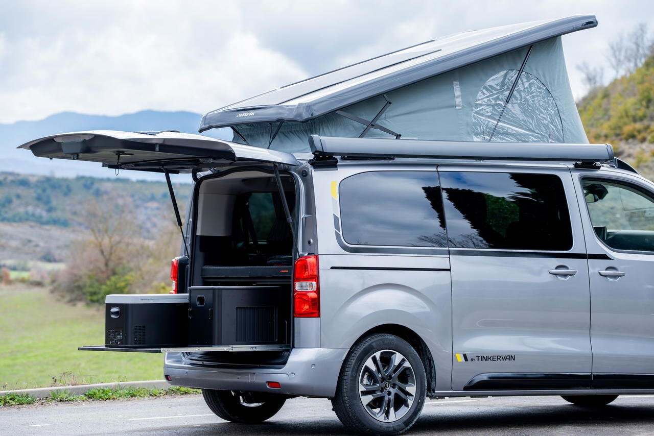 Como una vw california pero unos 30. 000 € más barata, es la camper perfecta para escapadas con sus 180 cv y dos camas dobles