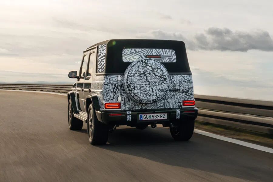 Mercedes teast gloednieuwe cabrio