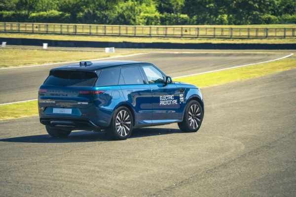 Range rover’s smaller, more affordable electric suv makes first public appearance [images]