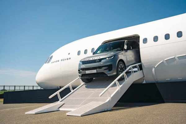 Range rover’s smaller, more affordable electric suv makes first public appearance [images]