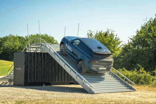 Range rover’s smaller, more affordable electric suv makes first public appearance [images]