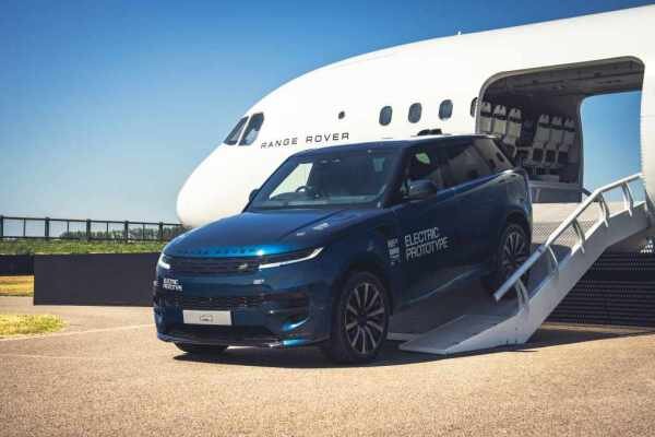 Range rover’s smaller, more affordable electric suv makes first public appearance [images]