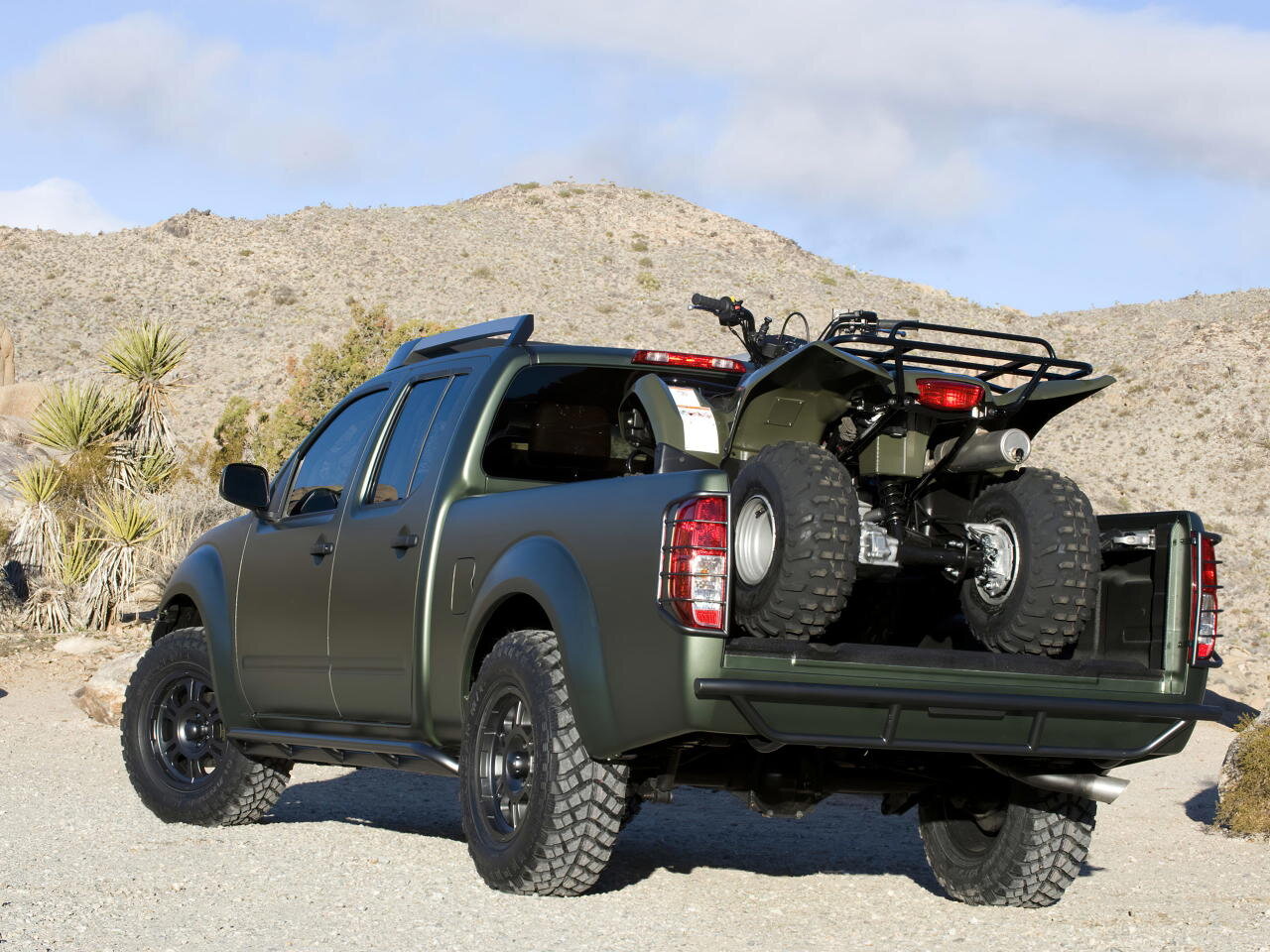 Fiabilidad japonesa y sin reinventar nada, este suzuki todoterreno tiene el aura que todos queremos en un 4x4 (encima trae un quad en el maletero)