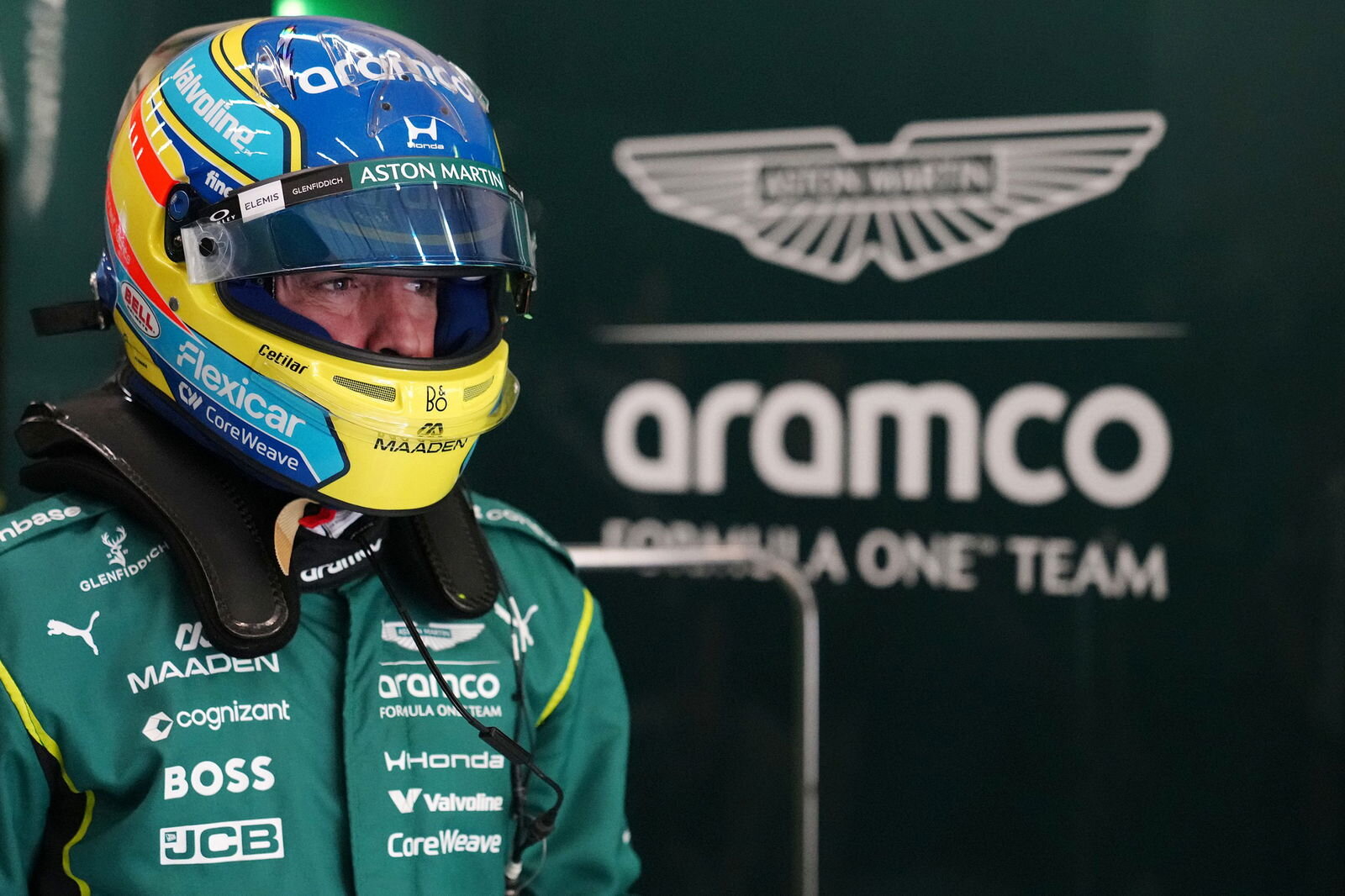 Fernando alonso aclara su futuro: "tengo contrato, no me muevo"