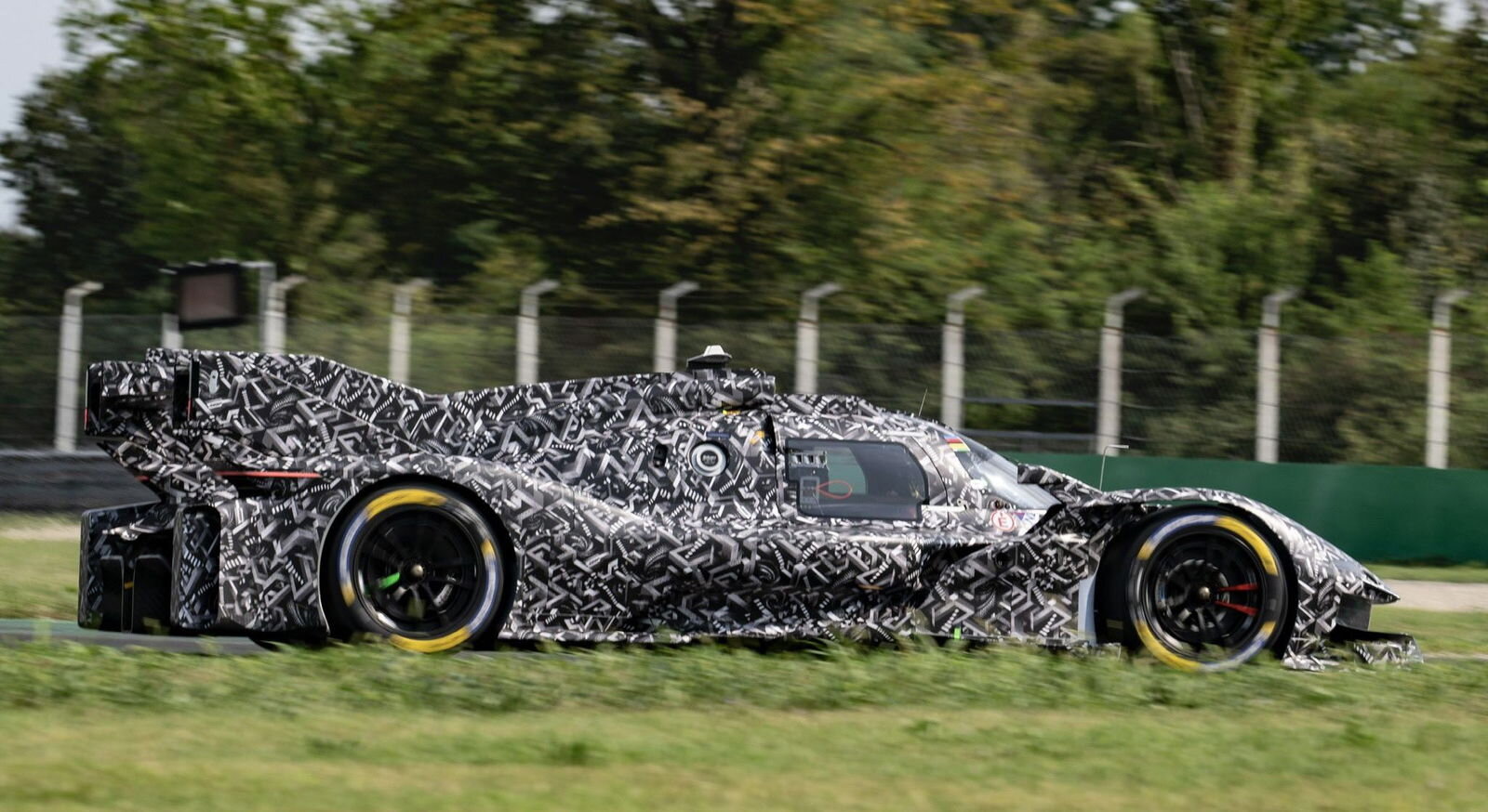 Ferrari muestra por primera vez la evolución del 499p lmh para volver a pelear por le mans en 2027