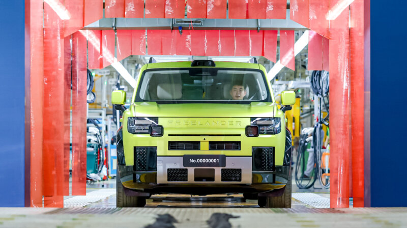 Freelander 8 erev suv rolled off the production line in china as cjlr seeks for comeback