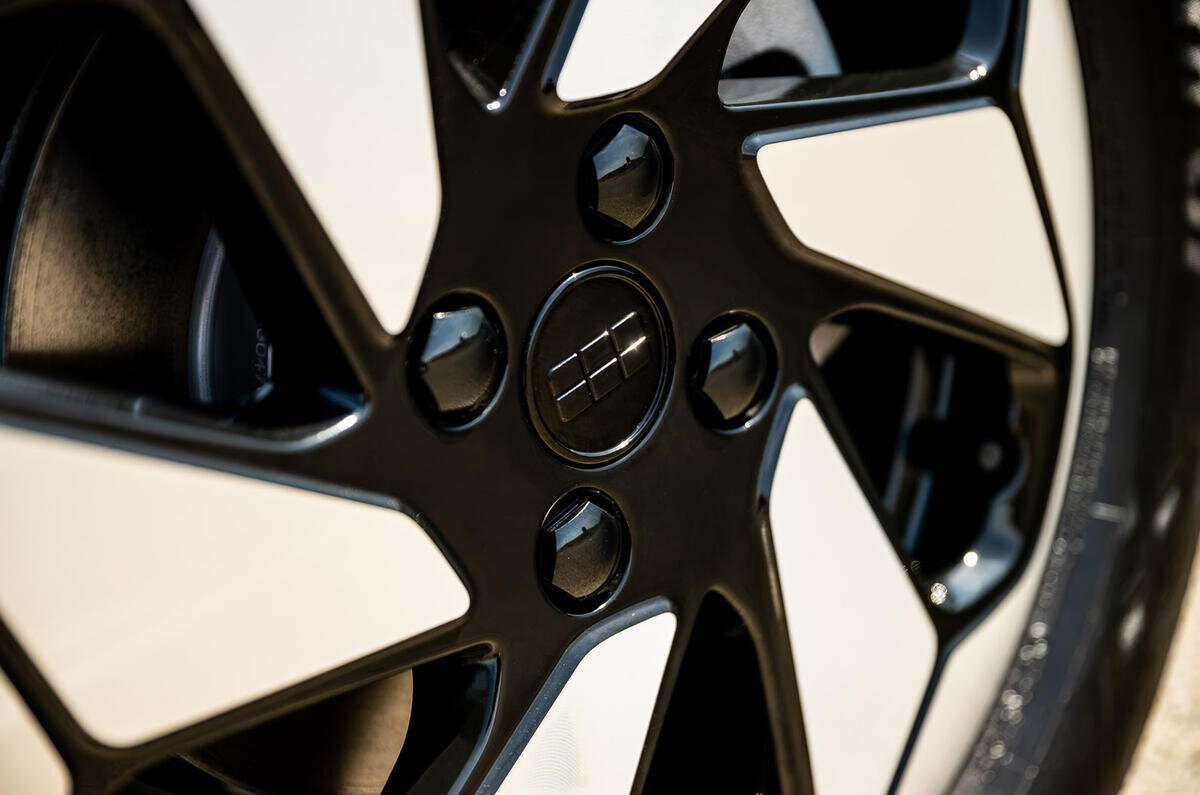 Geely ex2
