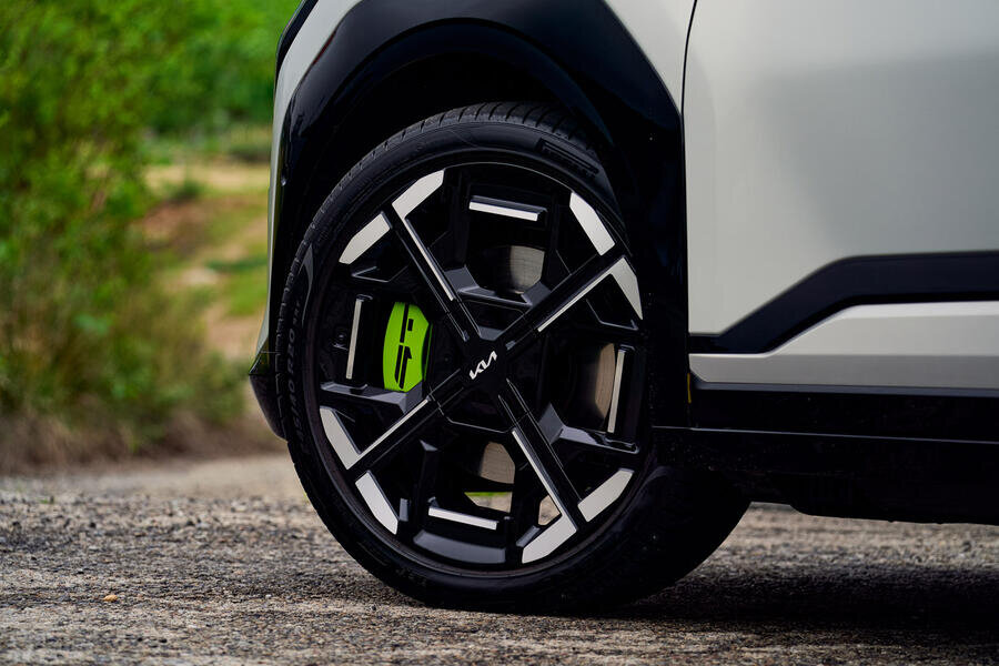 Kia ev3 gt review: a 4wd hot hatch with 288bhp for £49k