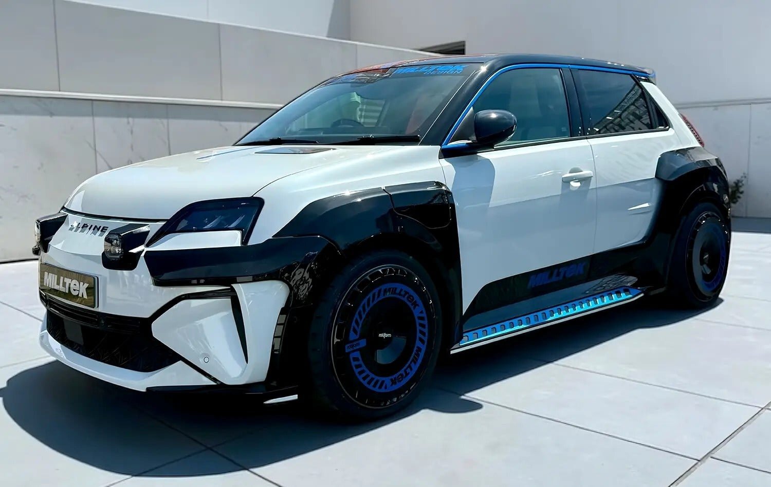 Une marque bien connue pour ses échappements s’attaque à une électrique : voici la renault 5 selon milltek!