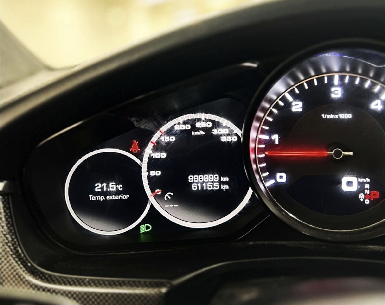 Hay quien no quiere hacerle kilómetros a su porsche… y luego está este panamera español con 1. 000. 000 de km