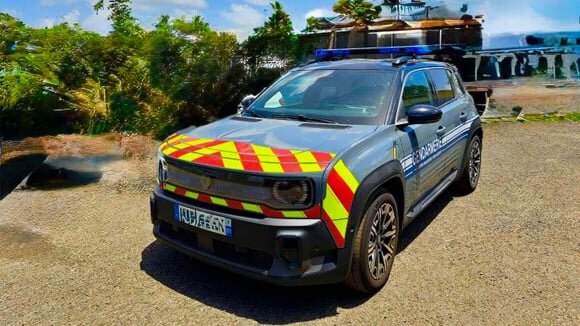Pourquoi la gendarmerie mise à la fois sur une renault 4 électrique... Et une audi rs3 de 407 ch
