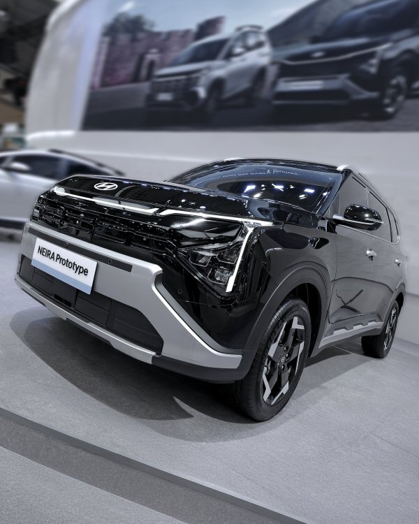 Hyundai reveals new 7-seat electric minivan concept