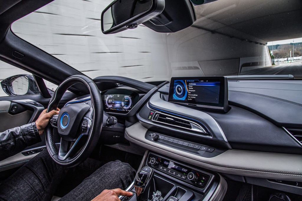 Los coches modernos necesitan cada vez más energía: así está evolucionando la tecnología