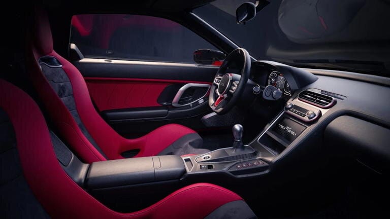 Primeras imágenes del interior del honda nsx de 2026, de diseño moderno pero clásico al mismo tiempo y con cambio manual