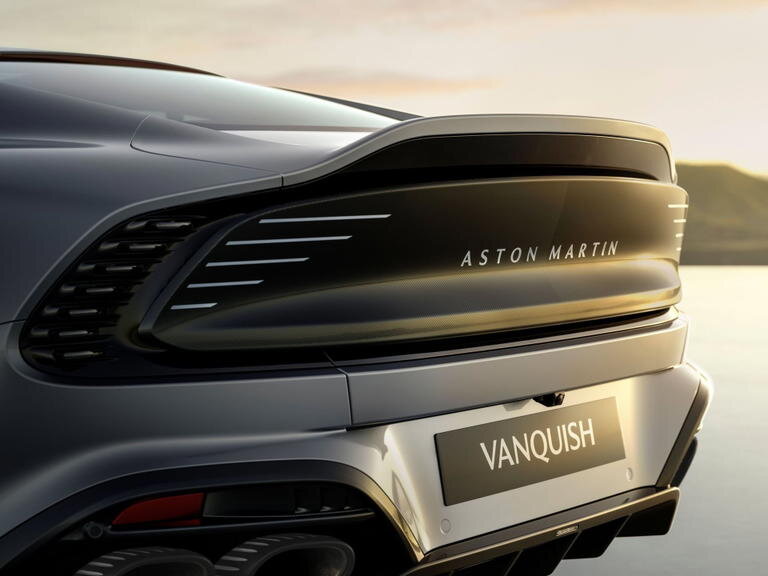 Sólo 50 afortunados podrán poseer el aston martin v12 vanquish más especial del momento