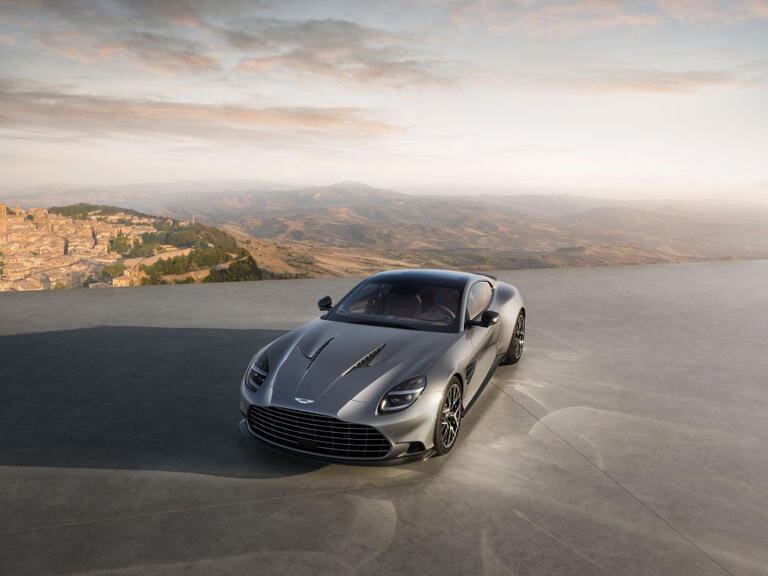 Sólo 50 afortunados podrán poseer el aston martin v12 vanquish más especial del momento