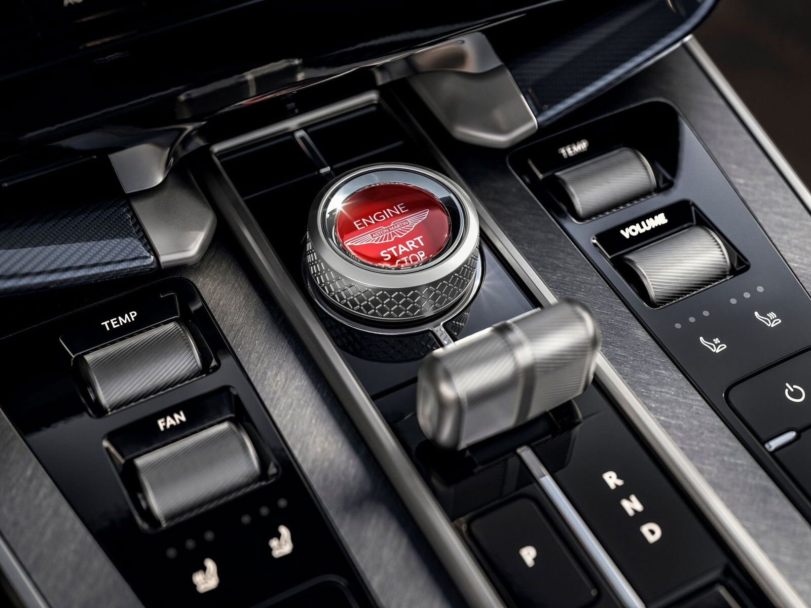 Sólo 50 afortunados podrán poseer el aston martin v12 vanquish más especial del momento