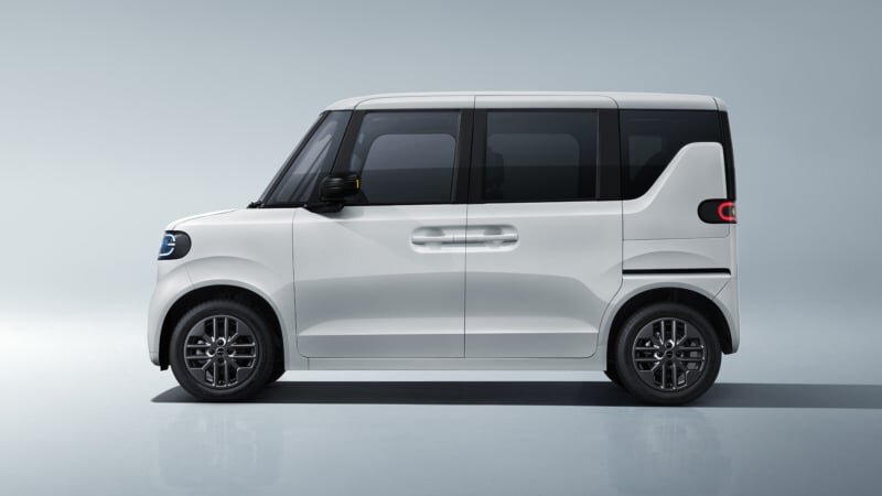 Byd racco received over 1,000 orders two weeks after the launch