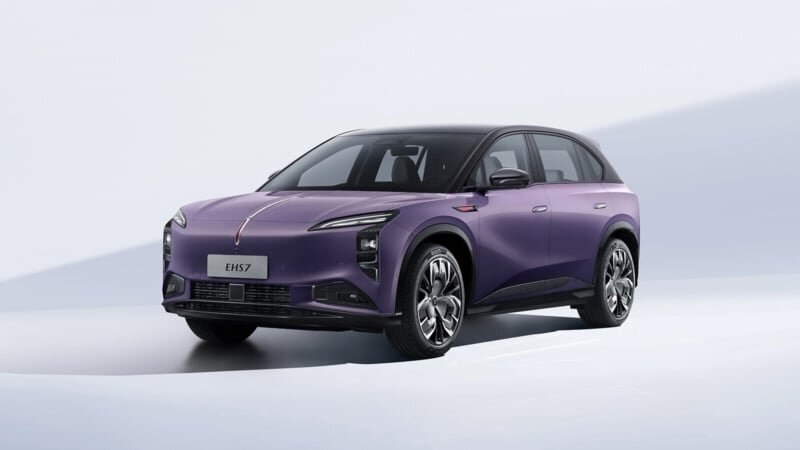 Faw hongqi made the industry first solar sunroof that produces 400 kwh annually