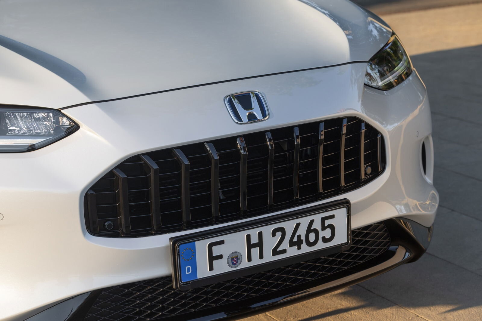 Después de fundir 6. 100 millones con los coches eléctricos y salir escaldada, los híbridos y el yen rescatan a honda