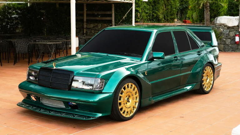 El restomod italiano del mercedes 190e quiere hacer sombra a la propuesta de hwa a base de fuerza bruta