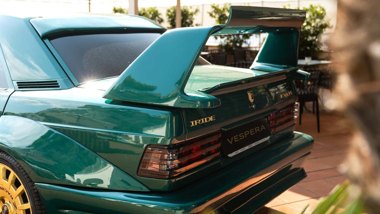 El restomod italiano del mercedes 190e quiere hacer sombra a la propuesta de hwa a base de fuerza bruta
