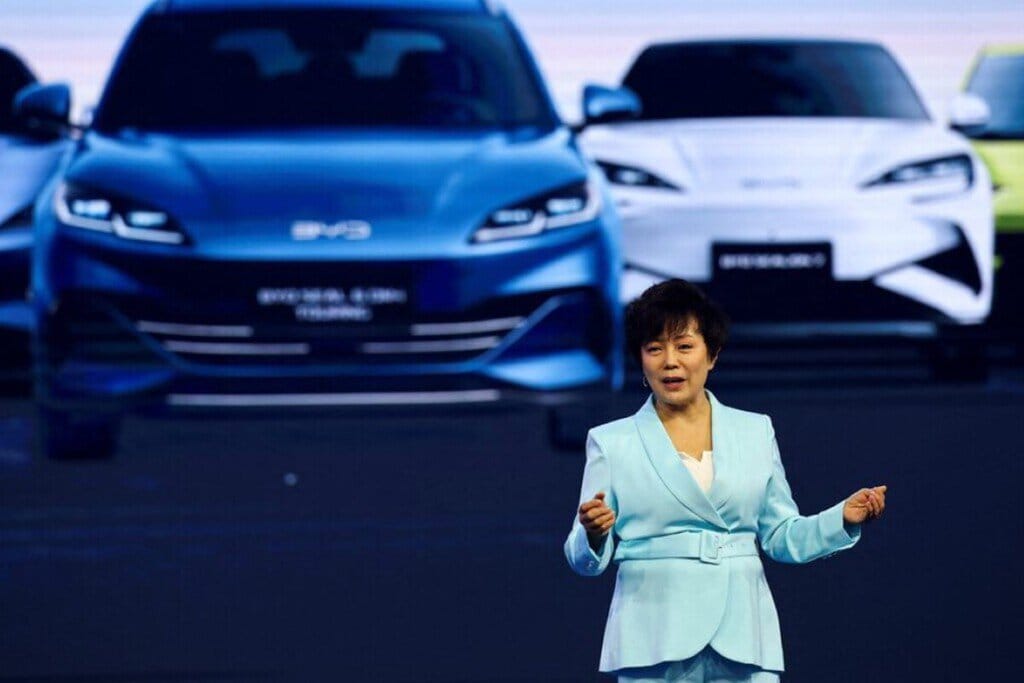 “nos estamos preparando para ser más europeos”: byd cambiará su estrategia en europa y sus híbridos enchufables serán clave