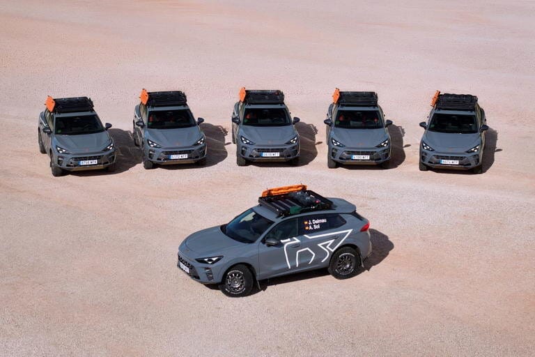 Cupra se sale de su terreno habitual y planta, al terramar, un cubrecárter enorme, neumáticos bfgoodrich 4x4, suspensión más alta y un sinfín de chuches para el desierto