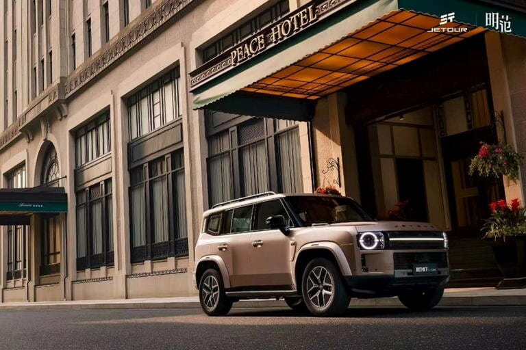 Primeras imágenes del jetour traveler 7, el todocamino "de omoda" parece un todoterreno y tiene un puntero motor híbrido de bajo consumo