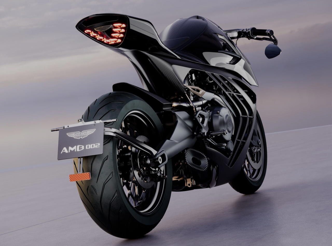 Mientras audi valora deshacerse de ducati, aston martin acaba de presentar una exótica moto inspirada en superdeportivas como la panigale
