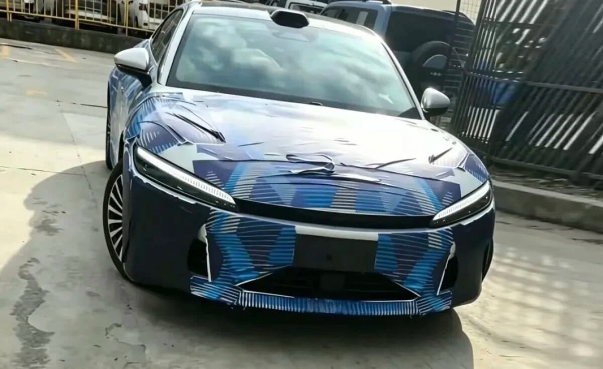 Next generation byd han sedan spotted in china, with lidar and dragon face