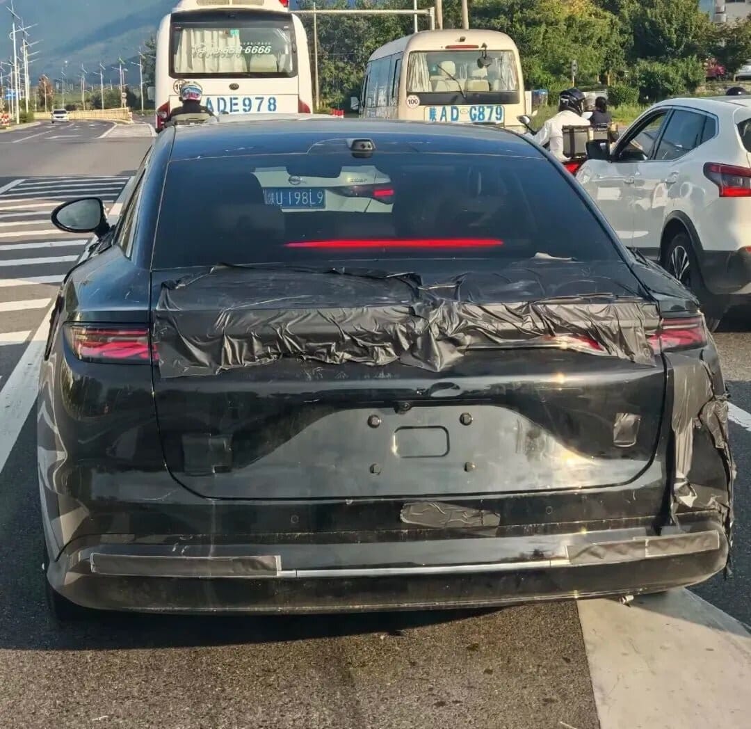Next generation byd han sedan spotted in china, with lidar and dragon face