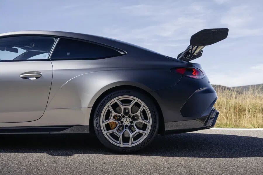 Mercedes-amg cle 646 spezialanfertigung toon dat amg het nog steeds in zich heeft